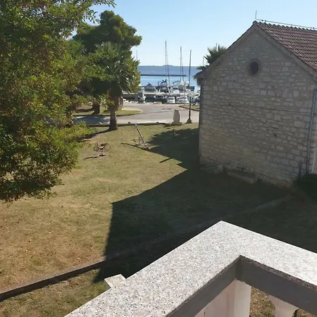 Martinovic By The Sea Апартаменты Куклица